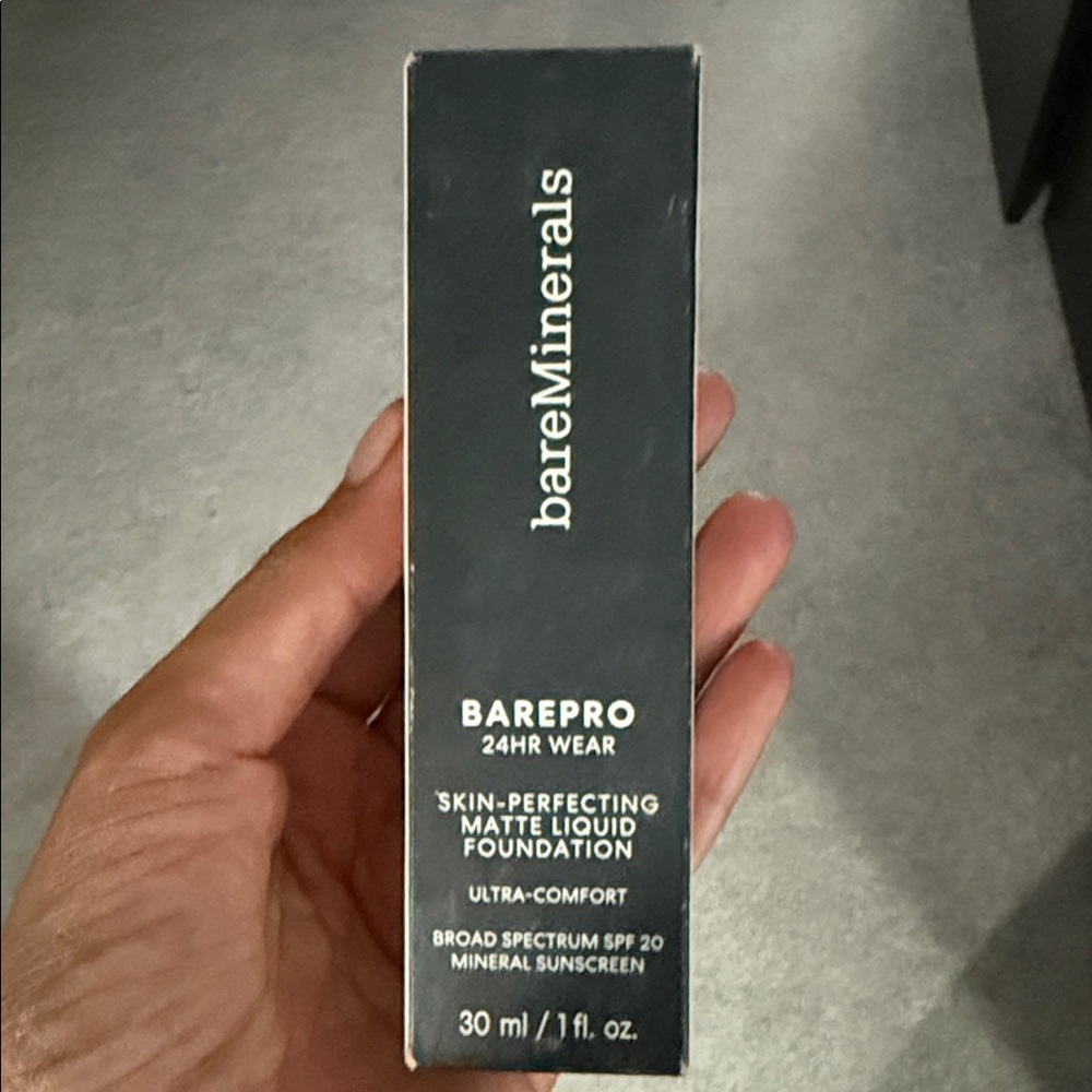 bareMinerals BAREPRO Matte Liquid Foundation - Gray